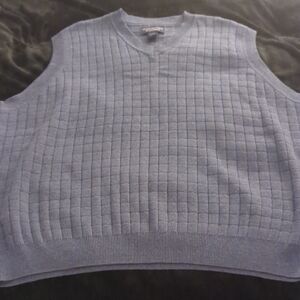 Roundtree & Yorke V-Neck Sweater Vest in Gray